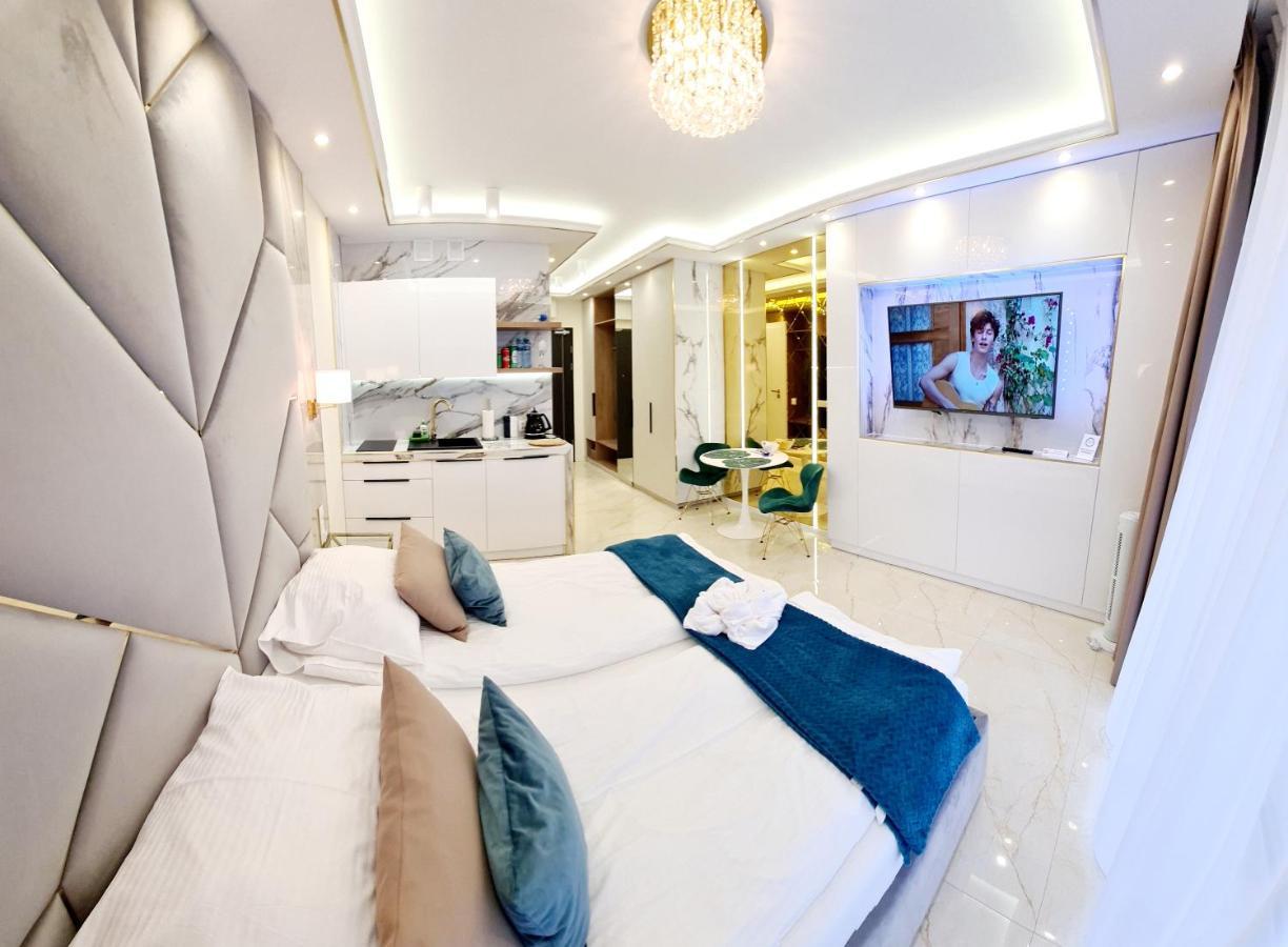 Adonis Beach سفينويتشي المظهر الخارجي الصورة