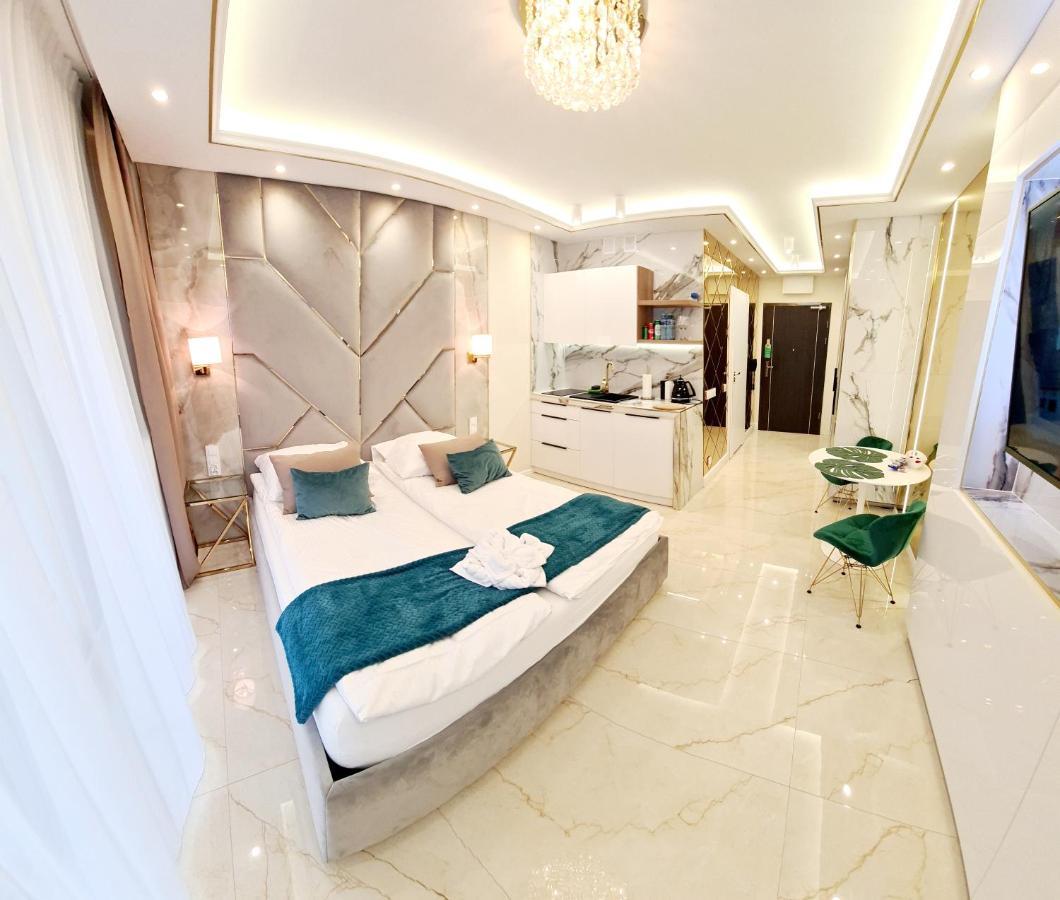 Adonis Beach سفينويتشي المظهر الخارجي الصورة