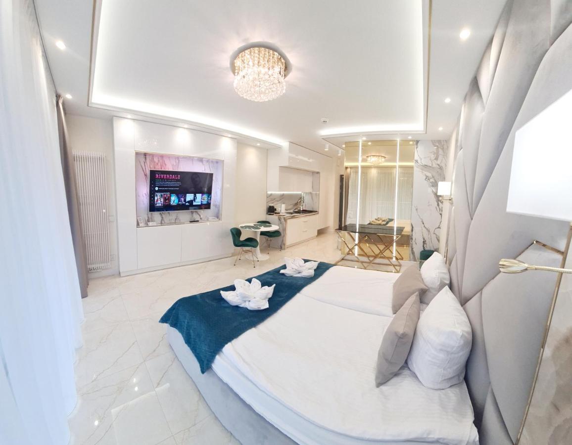 Adonis Beach سفينويتشي المظهر الخارجي الصورة